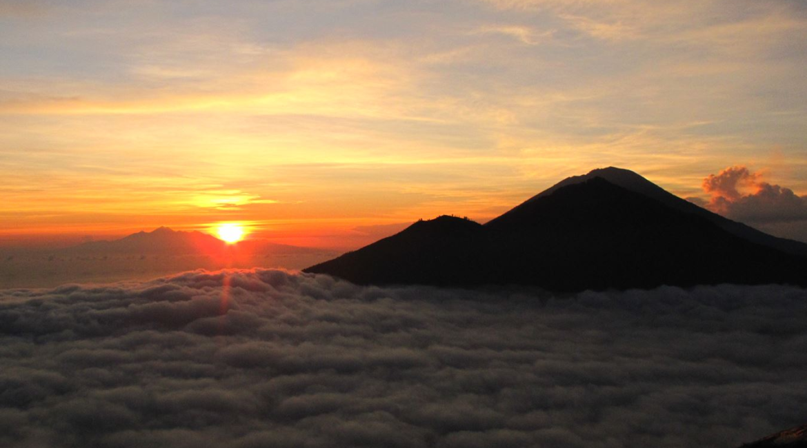 sunrise-from-the-top-of-mount-batur-bali-jungle-hiking-tour-package